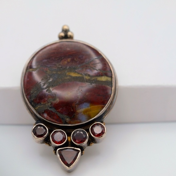 Stunner that shifts in LIGHT .925 Sterling Silver With 5 Garnet stones & Jasper - Picture 16 of 16